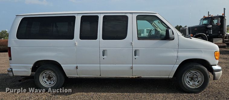 image for item DQ0264 2004 Ford E150 XLT  van