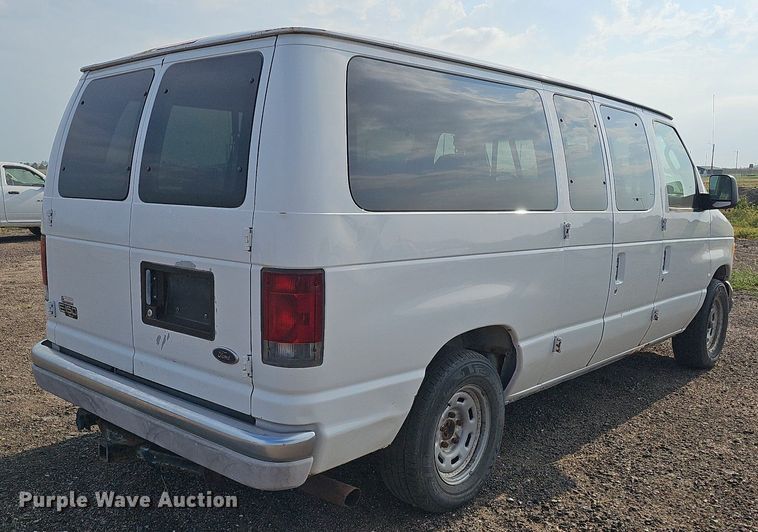 image for item DQ0264 2004 Ford E150 XLT  van