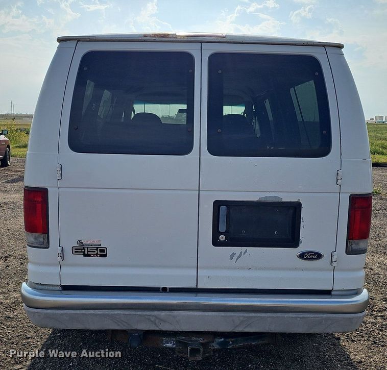 image for item DQ0264 2004 Ford E150 XLT  van