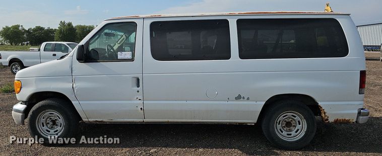 image for item DQ0264 2004 Ford E150 XLT  van