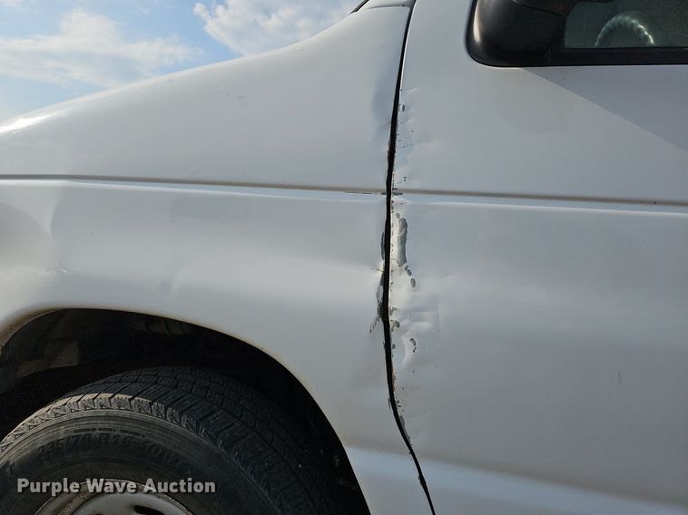 image for item DQ0264 2004 Ford E150 XLT  van