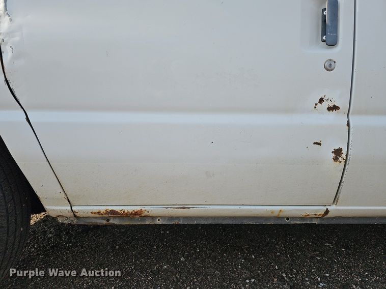 image for item DQ0264 2004 Ford E150 XLT  van