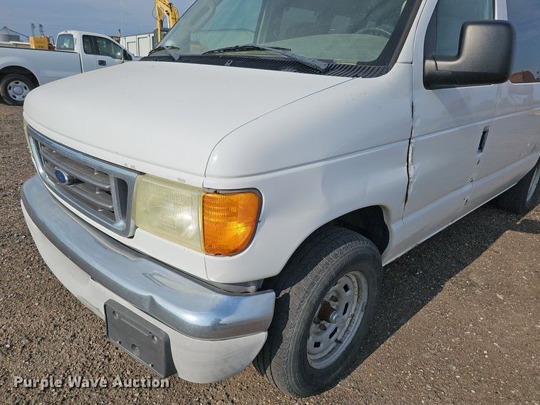 image for item DQ0264 2004 Ford E150 XLT  van