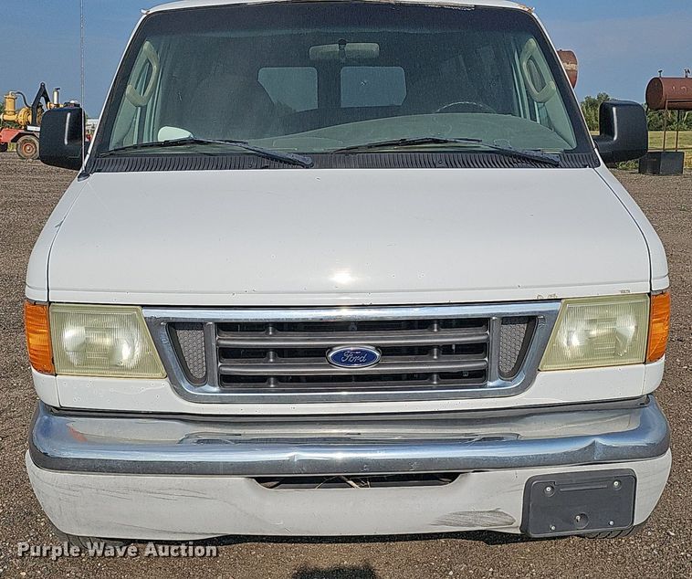 image for item DQ0264 2004 Ford E150 XLT  van