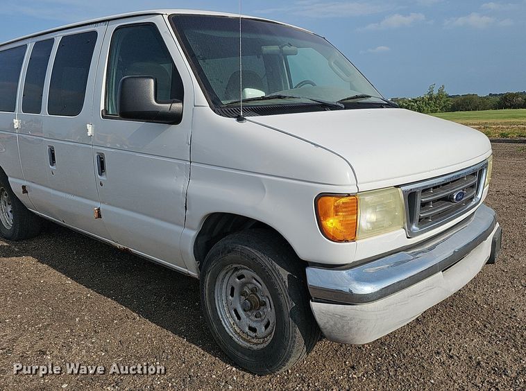 image for item DQ0264 2004 Ford E150 XLT  van