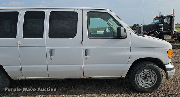 image for item DQ0264 2004 Ford E150 XLT  van