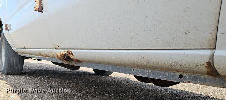 image for item DQ0264 2004 Ford E150 XLT  van