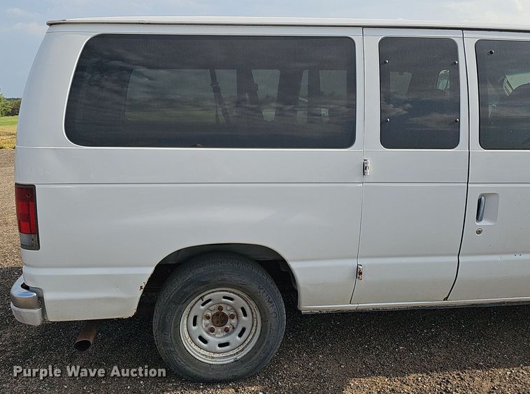 image for item DQ0264 2004 Ford E150 XLT  van