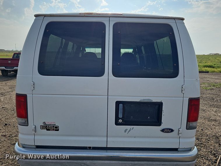 image for item DQ0264 2004 Ford E150 XLT  van