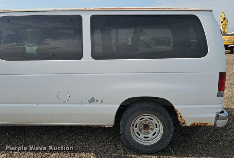 image for item DQ0264 2004 Ford E150 XLT  van