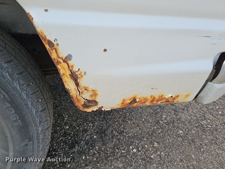 image for item DQ0264 2004 Ford E150 XLT  van