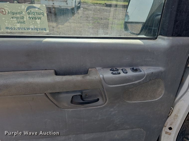 image for item DQ0264 2004 Ford E150 XLT  van