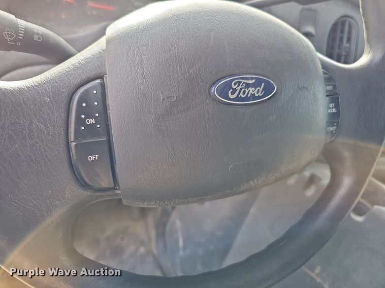 image for item DQ0264 2004 Ford E150 XLT  van