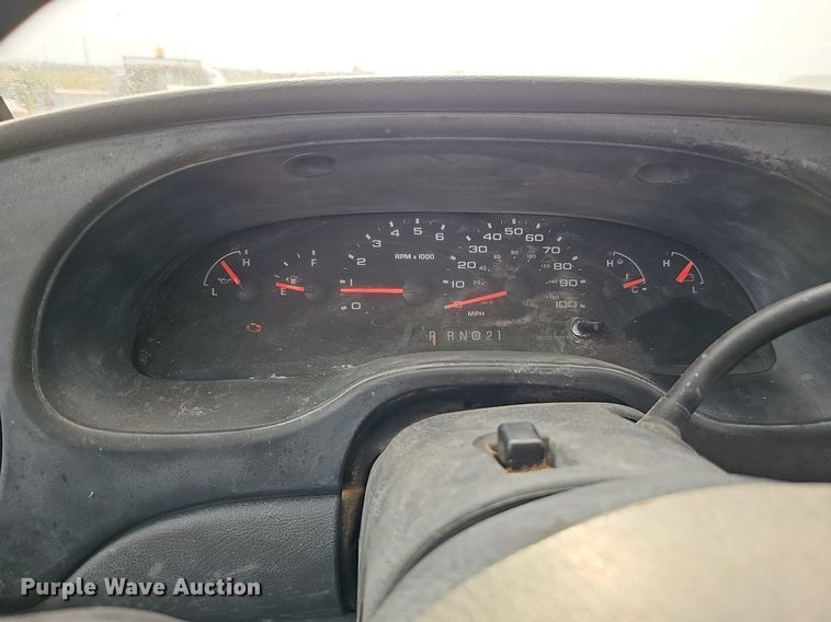 image for item DQ0264 2004 Ford E150 XLT  van