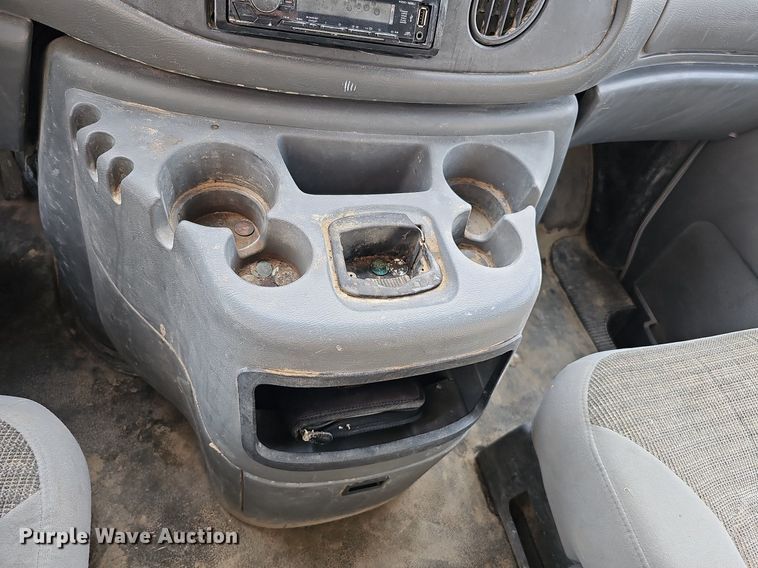 image for item DQ0264 2004 Ford E150 XLT  van