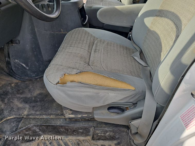 image for item DQ0264 2004 Ford E150 XLT  van