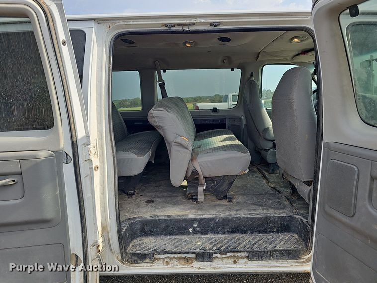 image for item DQ0264 2004 Ford E150 XLT  van