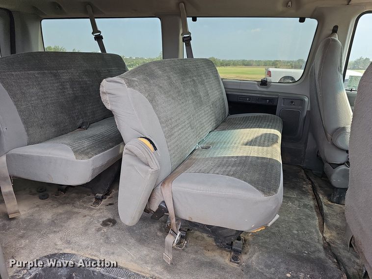 image for item DQ0264 2004 Ford E150 XLT  van