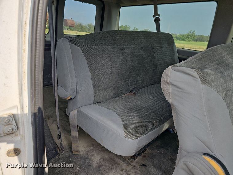 image for item DQ0264 2004 Ford E150 XLT  van