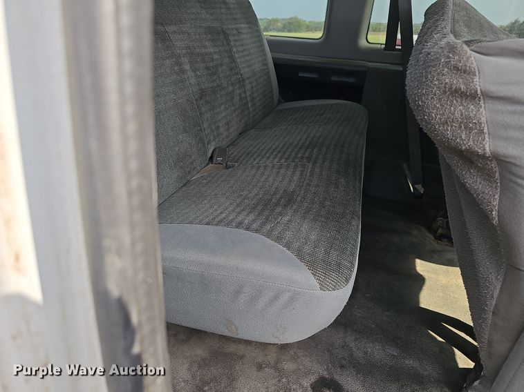 image for item DQ0264 2004 Ford E150 XLT  van