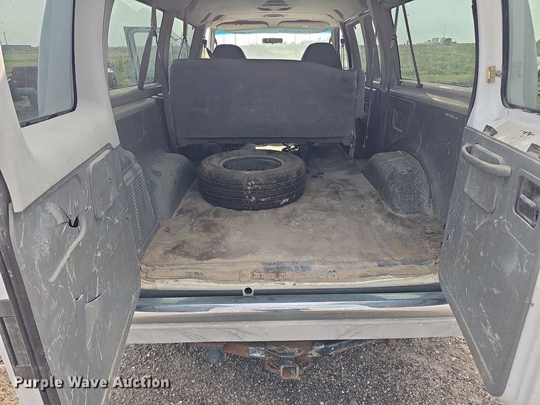 image for item DQ0264 2004 Ford E150 XLT  van