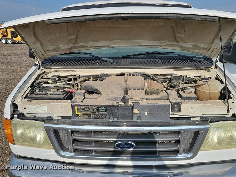 image for item DQ0264 2004 Ford E150 XLT  van