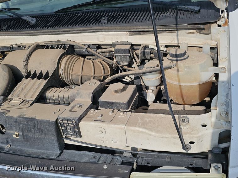 image for item DQ0264 2004 Ford E150 XLT  van