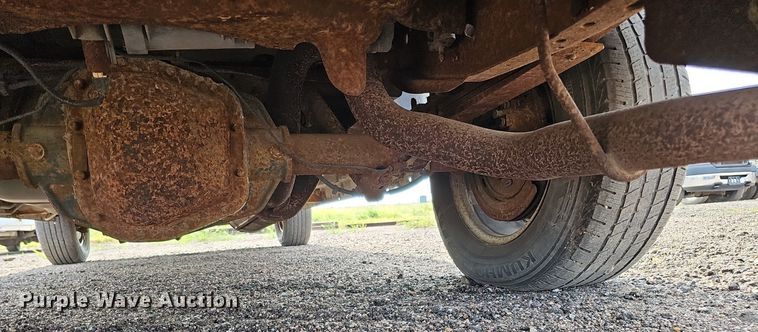 image for item DQ0264 2004 Ford E150 XLT  van