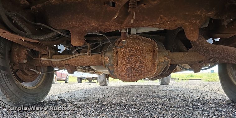 image for item DQ0264 2004 Ford E150 XLT  van