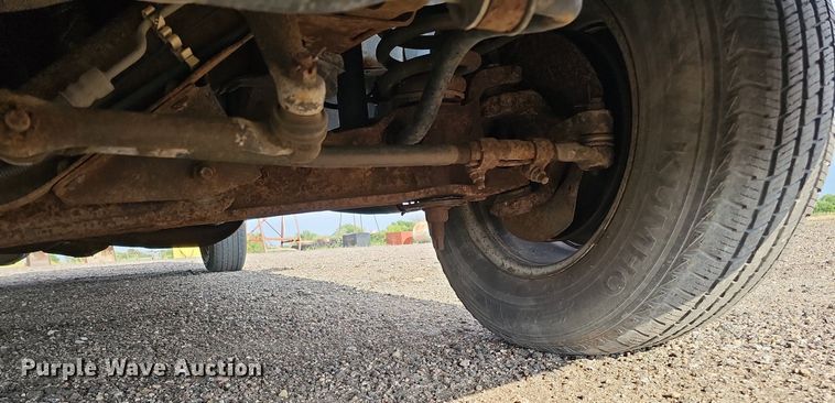 image for item DQ0264 2004 Ford E150 XLT  van