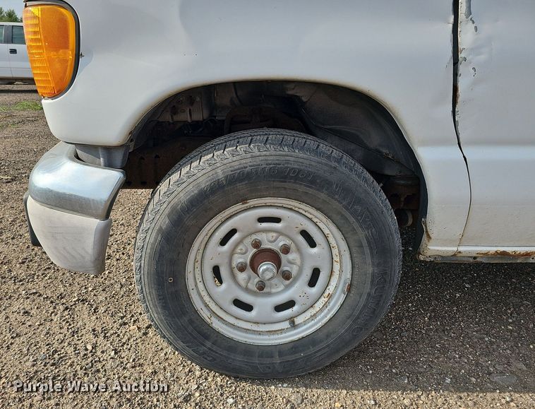 image for item DQ0264 2004 Ford E150 XLT  van