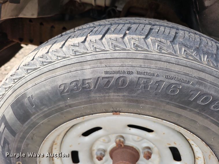 image for item DQ0264 2004 Ford E150 XLT  van