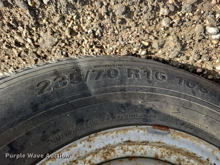 image for item DQ0264 2004 Ford E150 XLT  van