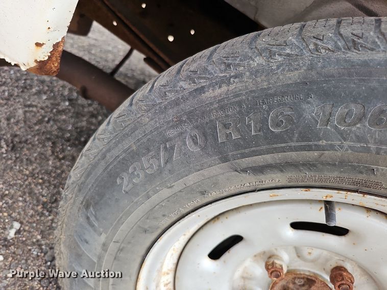 image for item DQ0264 2004 Ford E150 XLT  van