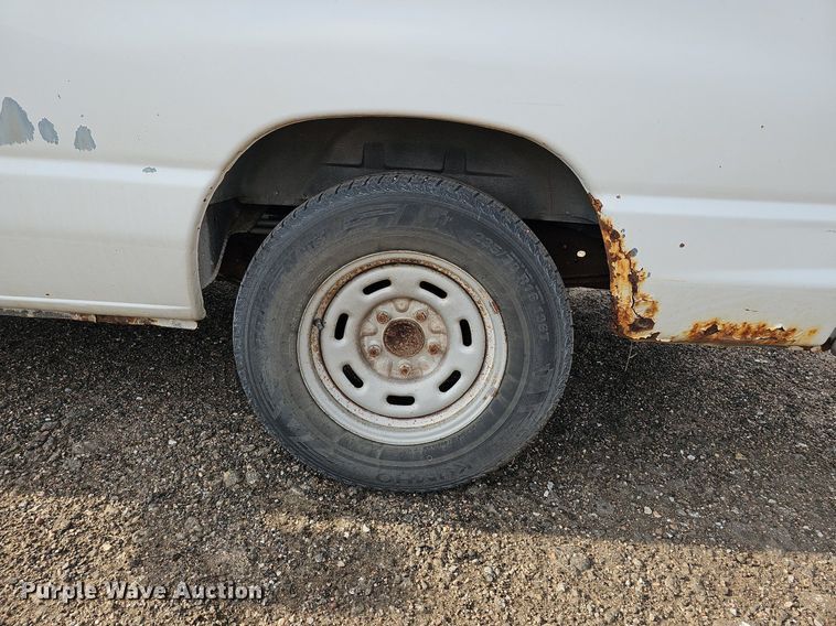 image for item DQ0264 2004 Ford E150 XLT  van