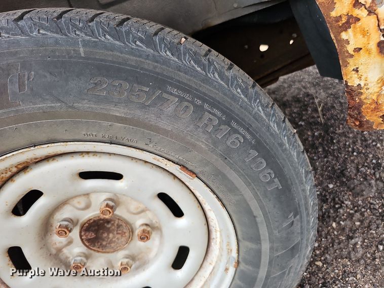 image for item DQ0264 2004 Ford E150 XLT  van