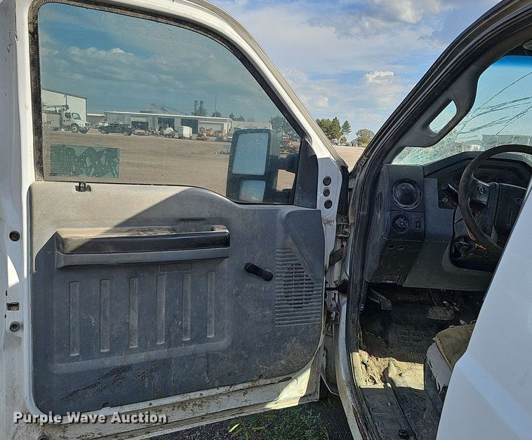 image for item DQ0271 2011 Ford F250 Super Duty  Crew Cab pickup truck