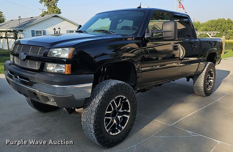 image for item DQ0292 2004 Chevrolet Silverado 1500  Crew Cab pickup truck