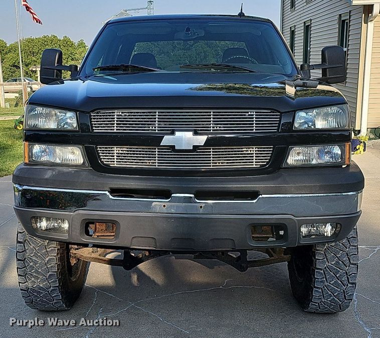 image for item DQ0292 2004 Chevrolet Silverado 1500  Crew Cab pickup truck