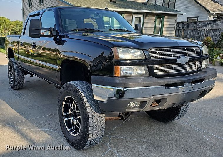 image for item DQ0292 2004 Chevrolet Silverado 1500  Crew Cab pickup truck