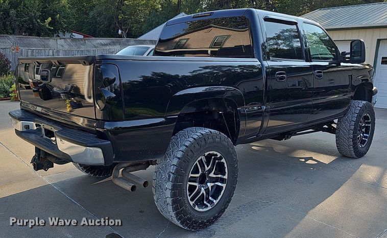 image for item DQ0292 2004 Chevrolet Silverado 1500  Crew Cab pickup truck