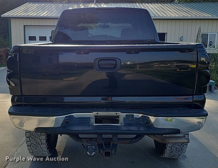image for item DQ0292 2004 Chevrolet Silverado 1500  Crew Cab pickup truck