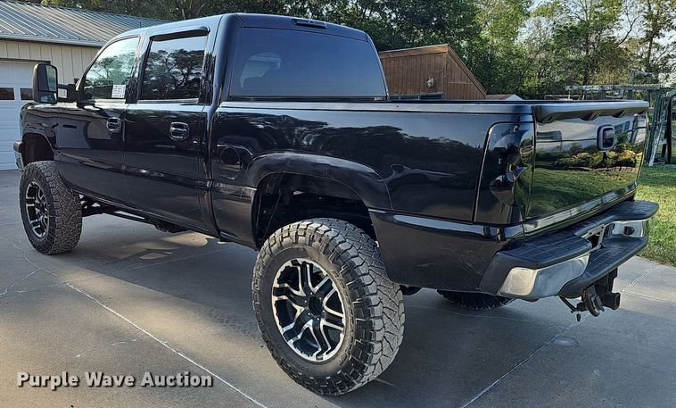 image for item DQ0292 2004 Chevrolet Silverado 1500  Crew Cab pickup truck