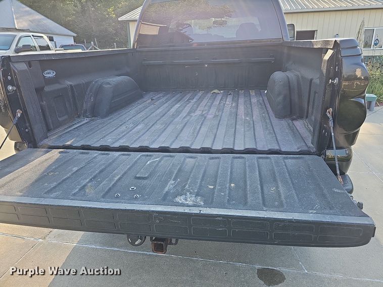 image for item DQ0292 2004 Chevrolet Silverado 1500  Crew Cab pickup truck