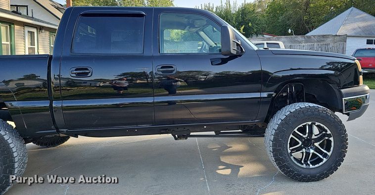 image for item DQ0292 2004 Chevrolet Silverado 1500  Crew Cab pickup truck