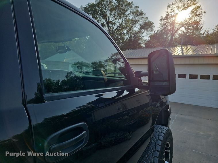 image for item DQ0292 2004 Chevrolet Silverado 1500  Crew Cab pickup truck