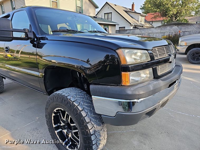 image for item DQ0292 2004 Chevrolet Silverado 1500  Crew Cab pickup truck
