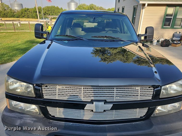 image for item DQ0292 2004 Chevrolet Silverado 1500  Crew Cab pickup truck