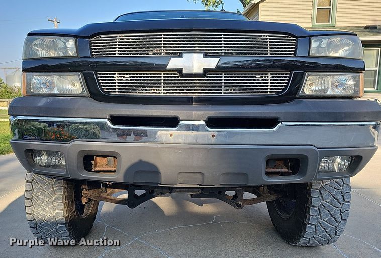 image for item DQ0292 2004 Chevrolet Silverado 1500  Crew Cab pickup truck