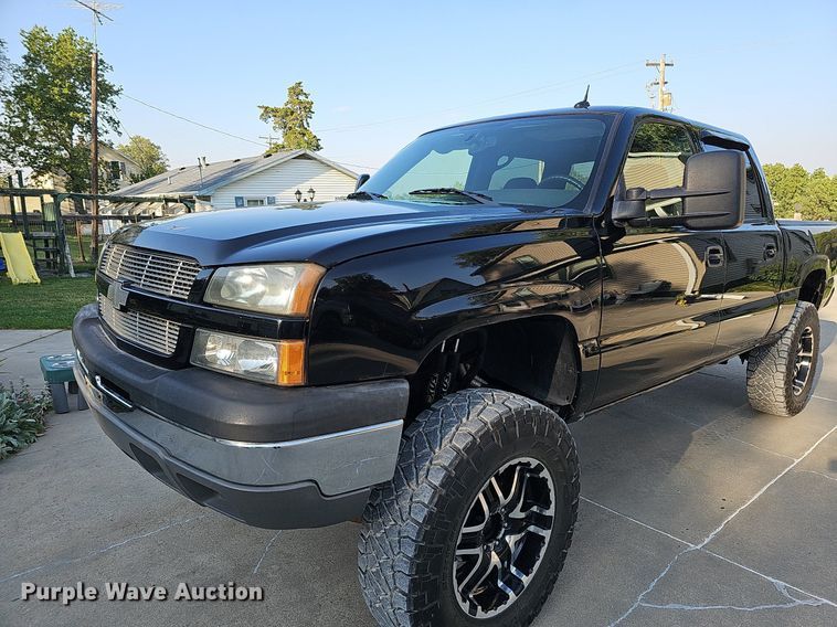 image for item DQ0292 2004 Chevrolet Silverado 1500  Crew Cab pickup truck